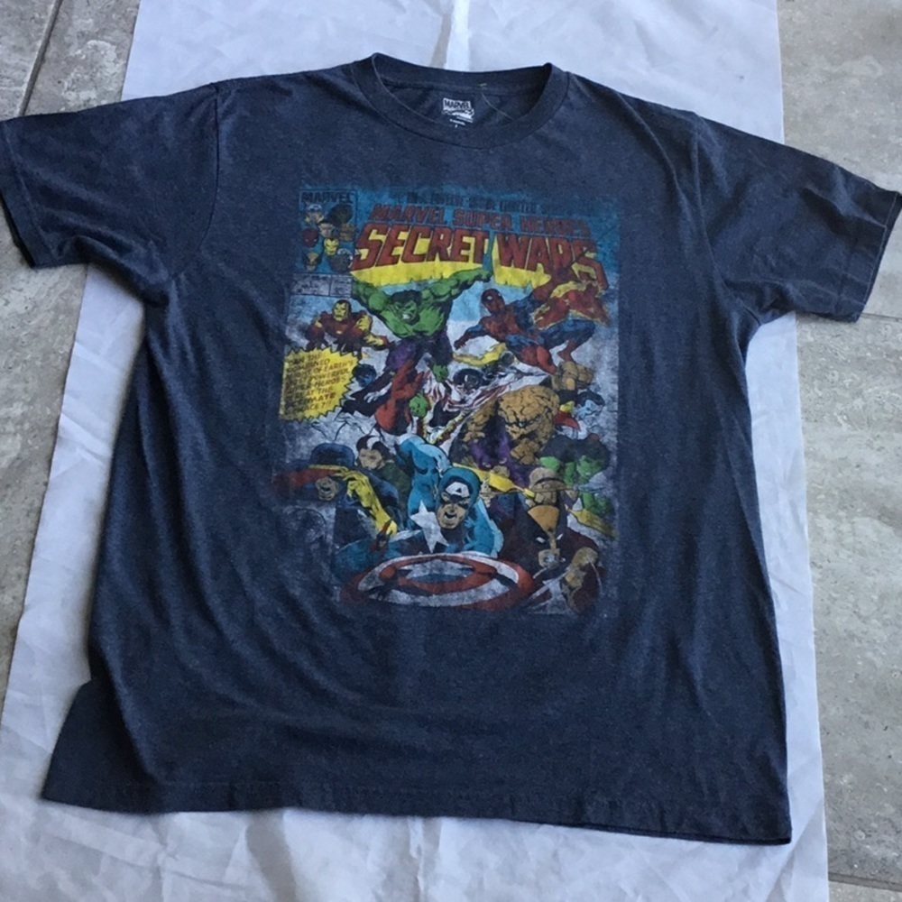 #1IN A TWELVE LIMITED SERIES MARVEL SUPERHERO SECRET WARS TEES SIZE LARGE